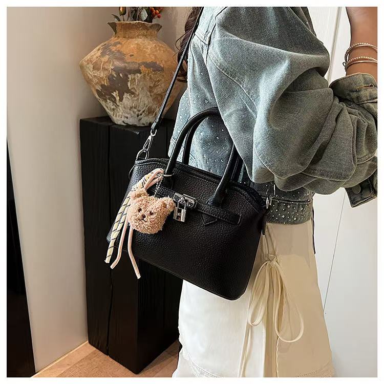 Stylish and simple handbag for women