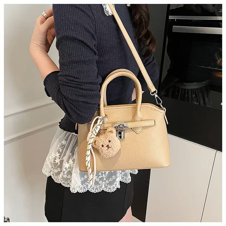 Stylish and simple handbag for women